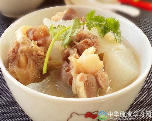 立冬养生要进补 首选羊肉炖萝卜