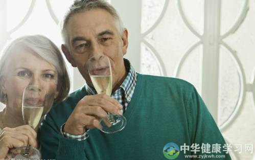 为什么不建议老年人饮酒？饮酒养生的误区！
